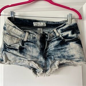 Vintage Havana Bleached Distressed Shorts. Size junior large.